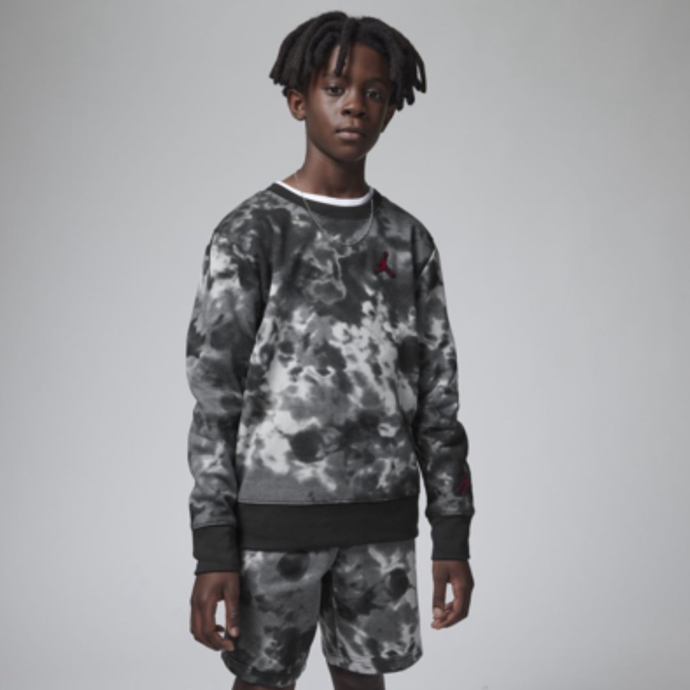 NIKE JORDAN ESSENTIALS SMOKE DYE 
AIR JORDAN SIGNATURE SLEEVE CREW NECK NWT!